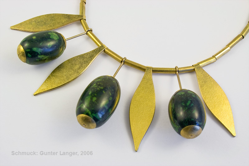 Collier Gold Lapis Lacedaemonius, Foto 2007, © Philipp Langer