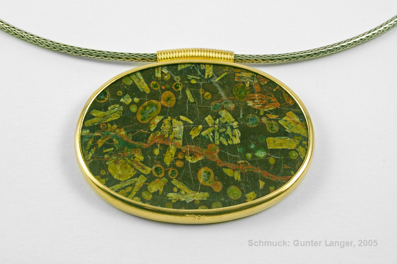 Anhänger Gold Lapis Lacedaemonius, Foto 2007, © Philipp Langer